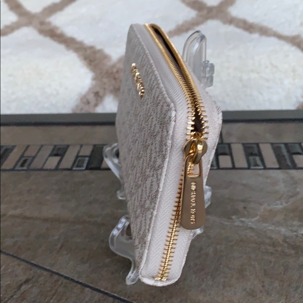 MICHAEL KORS LG ZA CONTINENTAL VANILLA WALLET - Picture 9 of 16